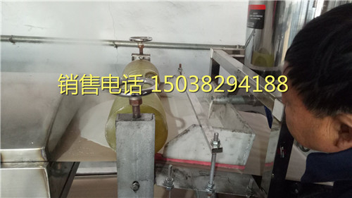 河粉機(jī)發(fā)生故障、須及時請電工查找原因給予排除